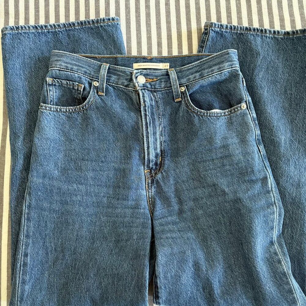 Levi’s High Waisted Straight Jeans Size 27